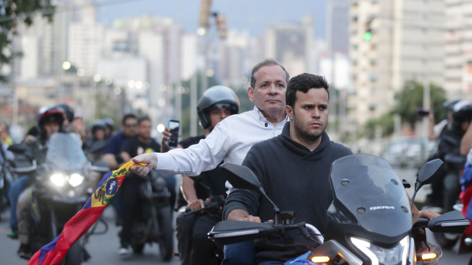  Machado, 'Uomini armati hanno prelevato un leader dell'opposizione appena rilasciato' 