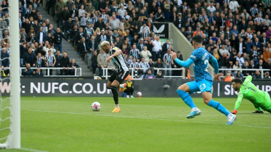 Angleterre: Lloris sort apr&egrave;s 5 buts encaiss&eacute;s en 45 minutes