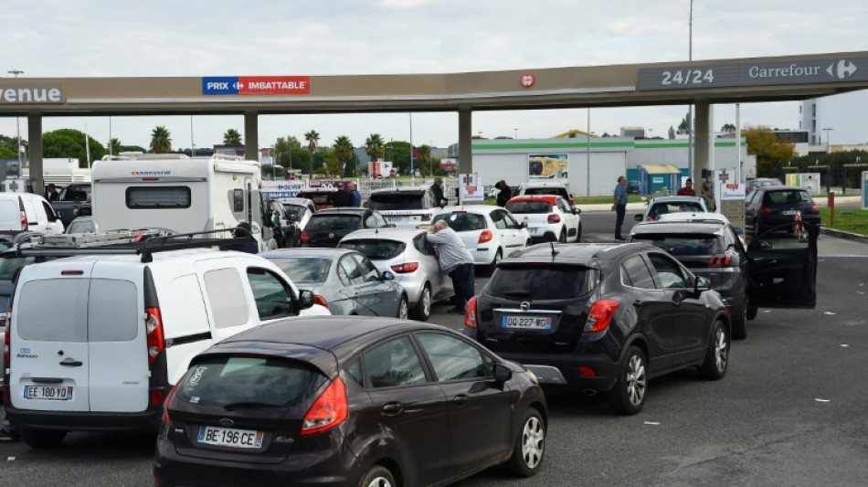 P&eacute;nuries de carburants: le bras de fer entre TotalEnergies et la CGT se poursuit