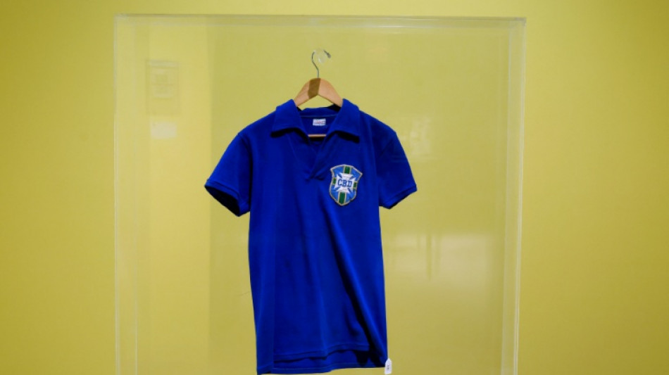  Pel&eacute;-Trikot aus WM-Finale von 1958 f&uuml;r 4,3 Millionen Euro versteigert 