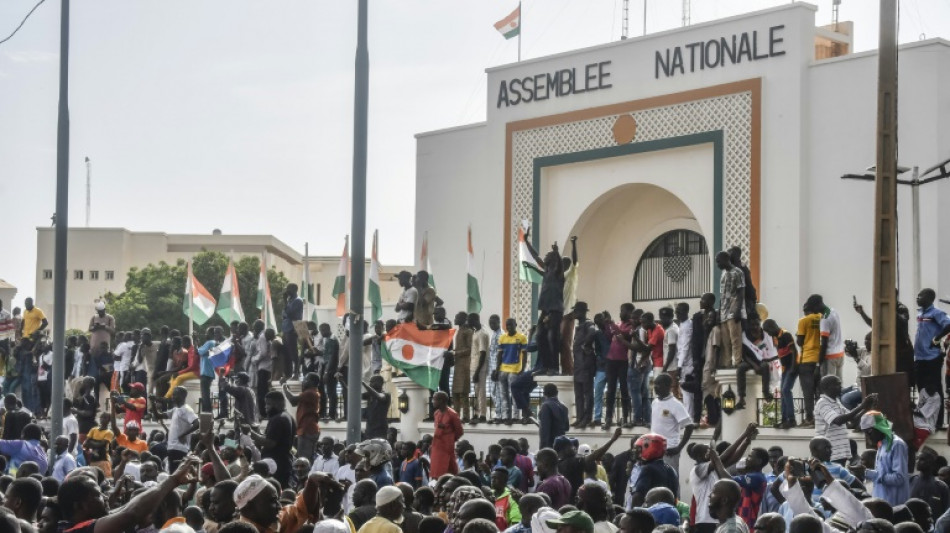 France readies to evacuate citizens from Niger