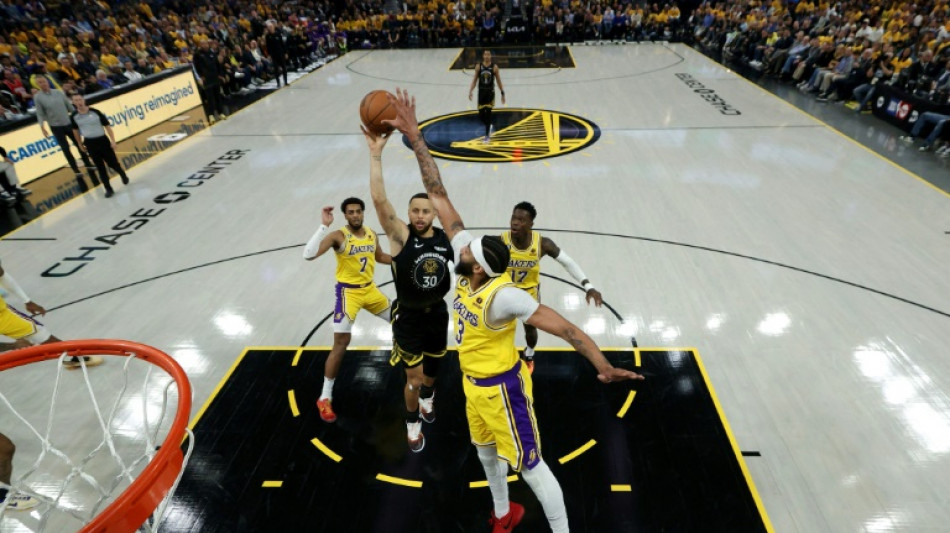 NBA: les Lakers frappent fort d'entr&eacute;e chez les Warriors