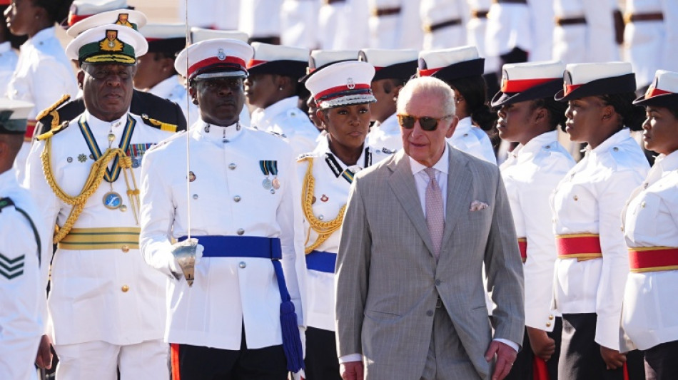  Charles III, press&eacute; sur l'esclavage, entame une visite dans les Cara&iuml;bes 