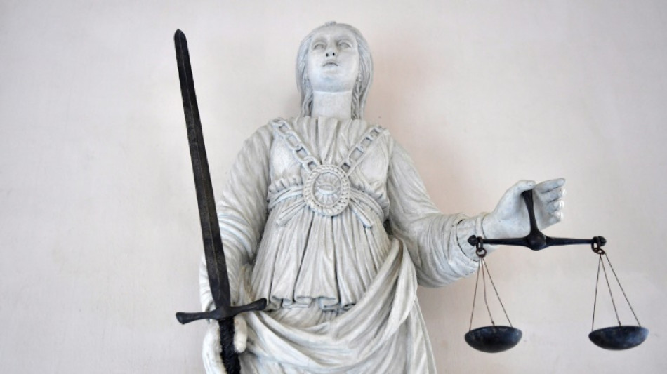 Francia condena a cadena perpetua a una mujer por matar de hambre a su hija de 13 a&ntilde;os