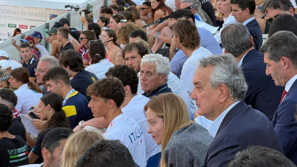 Meloni lascia il Settecolli, selfie e applausi per la premier 