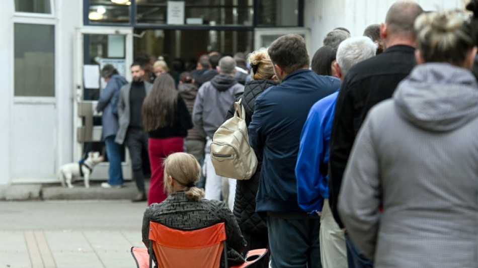  En Serbie, forte mobilisation aux l&eacute;gislatives "r&eacute;f&eacute;rendum anti-Vucic" 