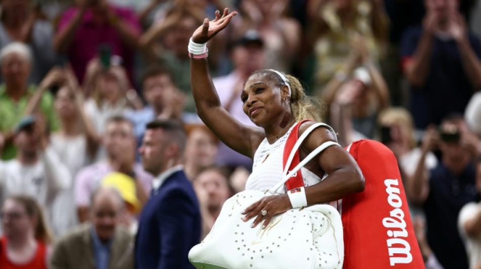  Serena Williams desiste do torneio de duplas de Wimbledon devido a les&atilde;o no joelho 