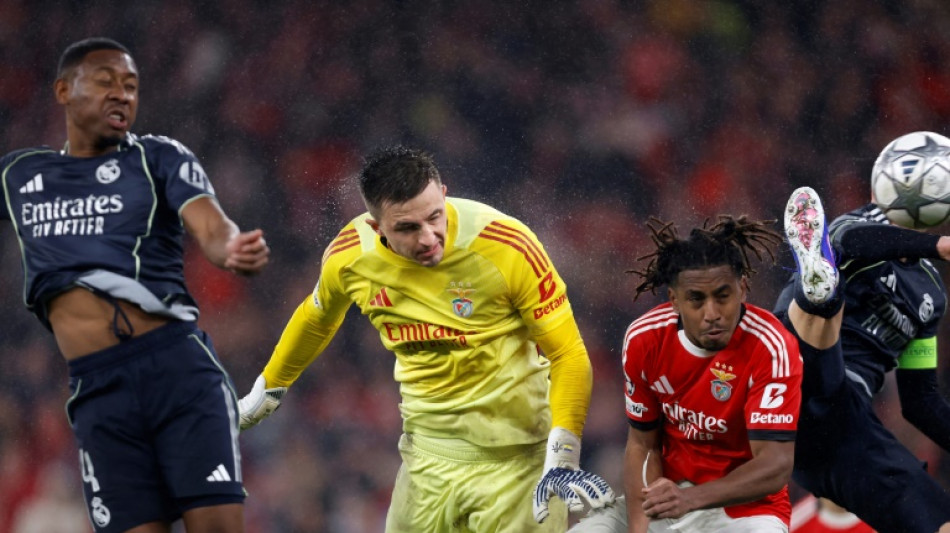 Com gol de goleiro nos acr&eacute;scimos, Benfica avan&ccedil;a e manda Real Madrid para repescagem da Champions