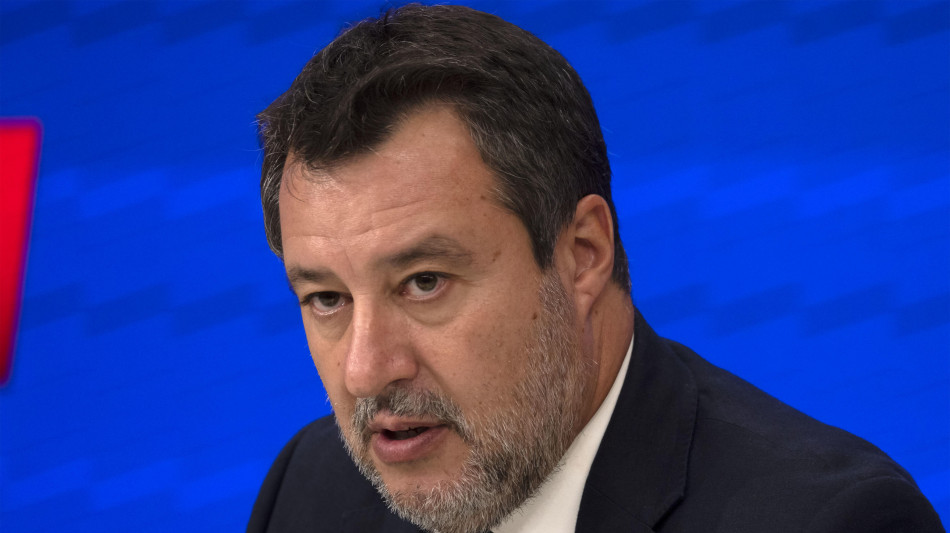  Salvini, surreale che l'Italia dipenda da logiche dello zero virgola 