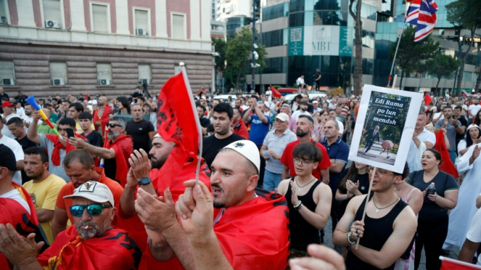  Tausende protestieren gegen Bauprojekt von Trump-Familie in Albanien 