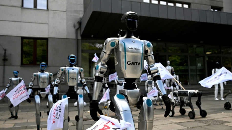  En Pologne, des robots manifestent contre l'IA 