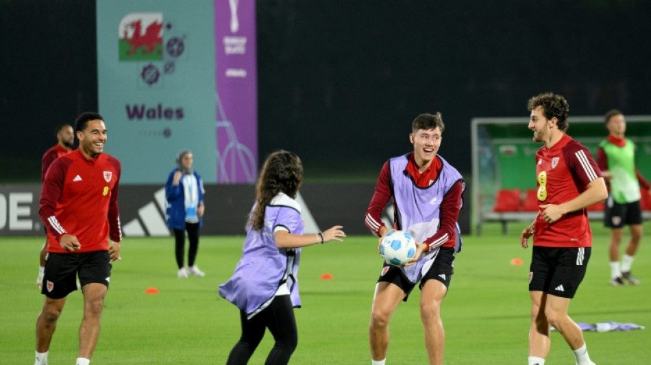 El pr&iacute;ncipe Guillermo apoya a la selecci&oacute;n inglesa y decepciona a Gales