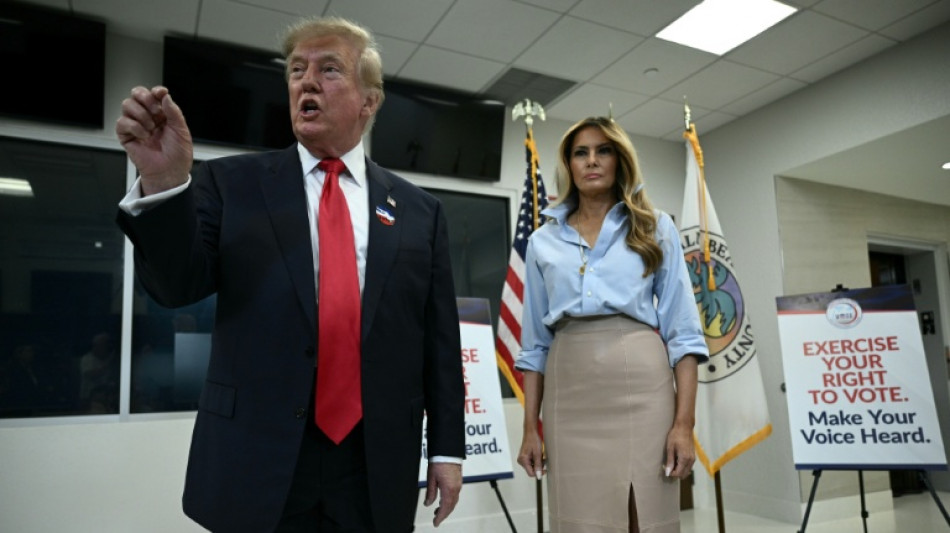  Trump vota de manera anticipada para las elecciones de mitad de mandato en EEUU 