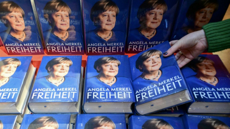 Merkels Memoiren sind da - Altkanzlerin bei manchen Themen mit Partei &uuml;ber Kreuz