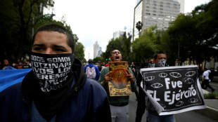 Miles marchan en M&eacute;xico a ocho a&ntilde;os de la desaparici&oacute;n de 43 estudiantes