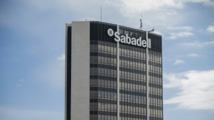 Los accionistas del Banco Sabadell aprueban la venta de su filial brit&aacute;nica TSB al Santander