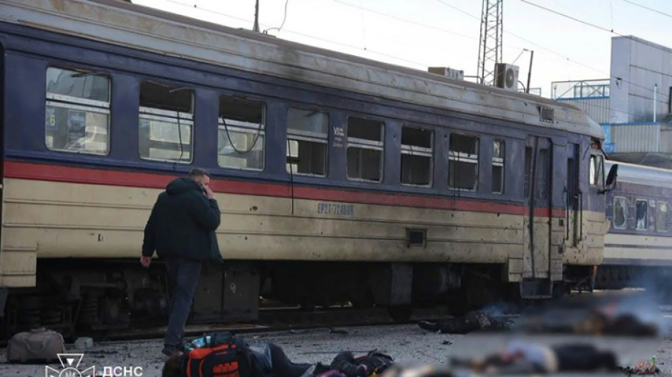  Ukraine says at least 13 killed in Russian attack on train station 