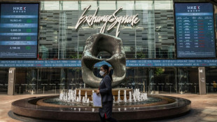 Markets mixed as traders cautiously eye trade developments