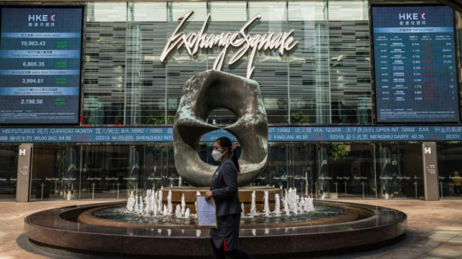 Traders brush off new Trump threats to extend stocks rally