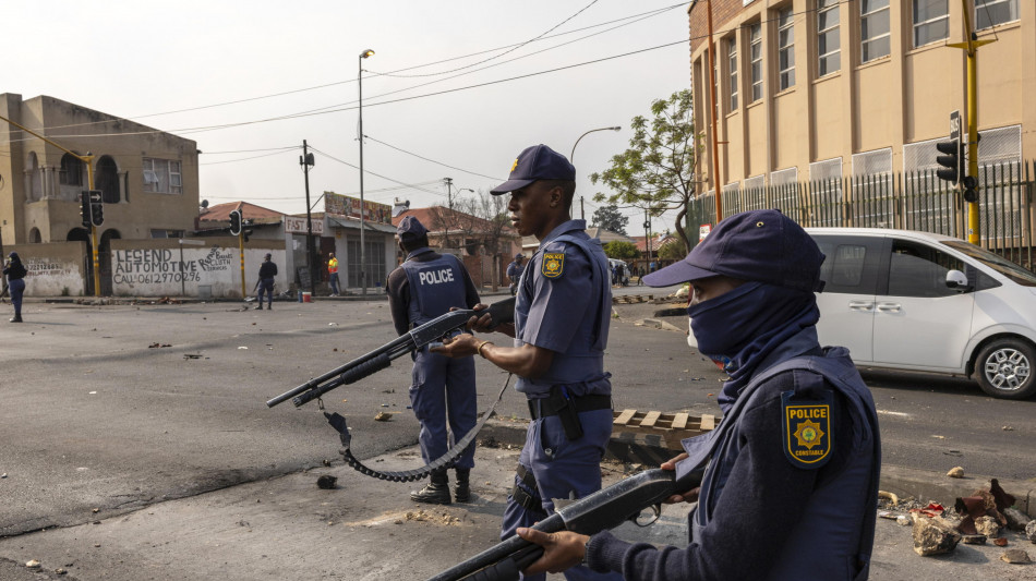  Sudafrica, 12 persone uccise a colpi d'arma da fuoco vicino a Johannesburg 