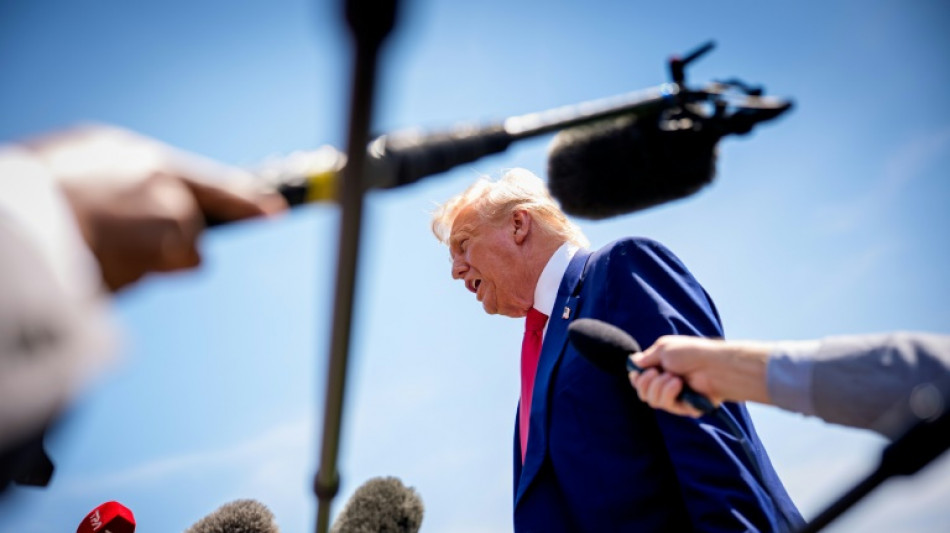 Emissora NPR pede suspensão de decreto de Trump que cessa seu financiamento