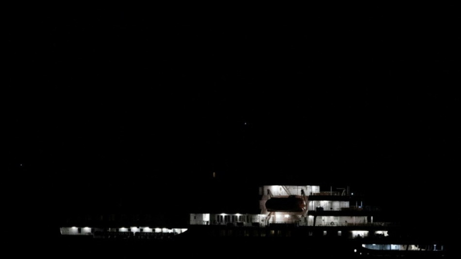  El Hondius llega a islas Canarias para la evacuaci&oacute;n de sus viajeros 