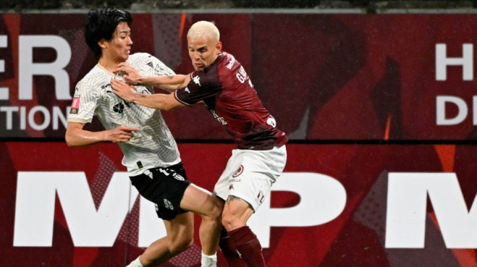Metz e Reims empatam (1-1) e v&atilde;o decidir vaga na Ligue 1 no jogo de volta