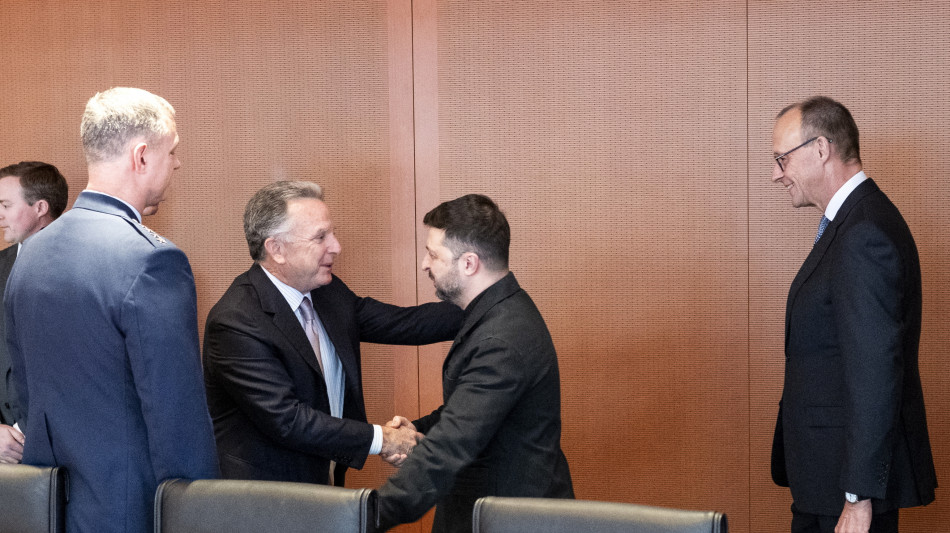  Terminato l'incontro a Berlino tra Zelensky e gli inviati di Trump 