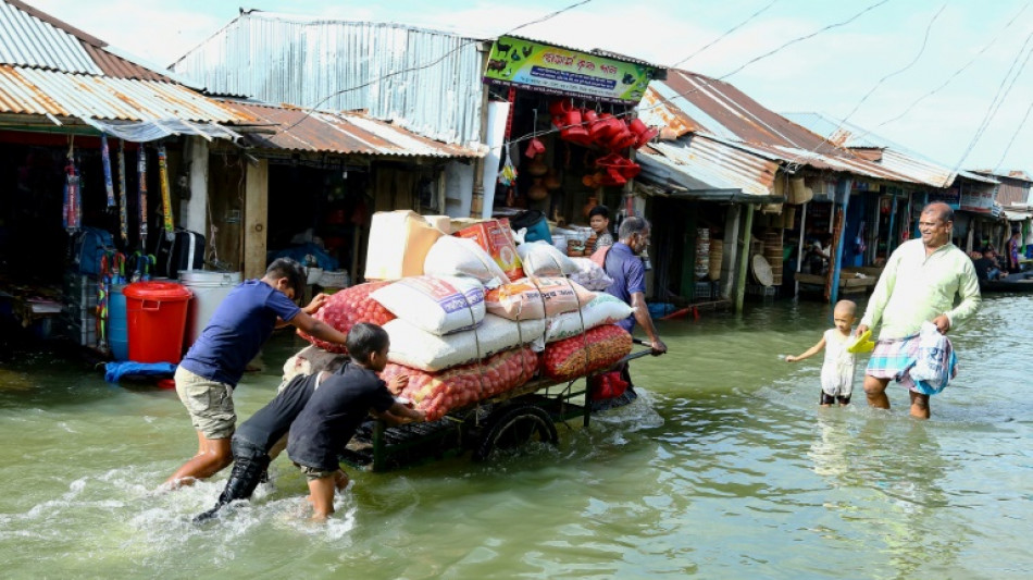 Bangladesh: huit morts et deux millions de sinistr&eacute;s dans les inondations