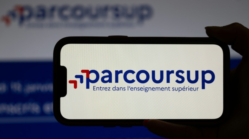  Derri&egrave;re la plateforme num&eacute;rique Parcoursup, un enjeu de places &agrave; l'universit&eacute; ? 