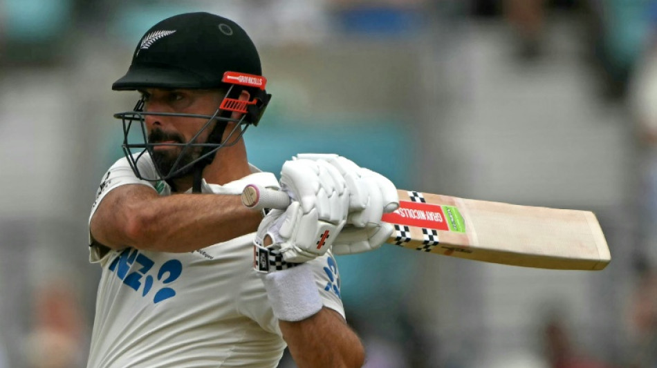 New Zealand pile on the runs to leave England facing record chase in 2nd Test  