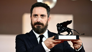 Pablo Larra&iacute;n y su guionista Guillermo Calder&oacute;n se ganan a Venecia con su Pinochet vampiro