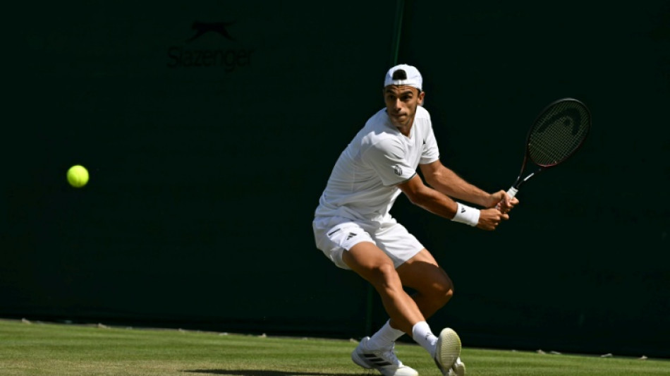  Francisco Cer&uacute;ndolo cai na primeira rodada em Wimbledon 