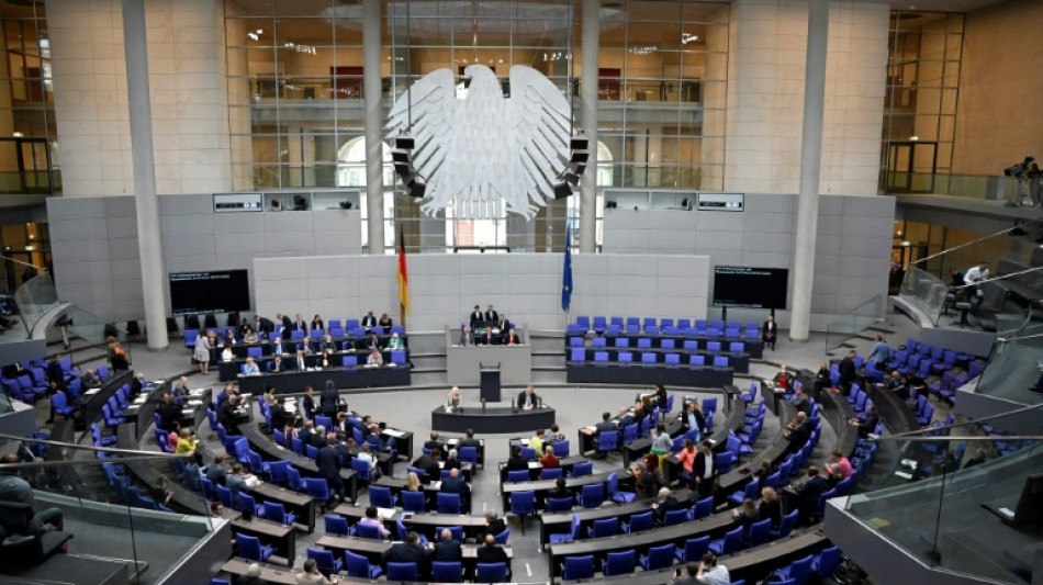 Bundestag beschlie&szlig;t milliardenschwere Reform der Pflegeversicherung