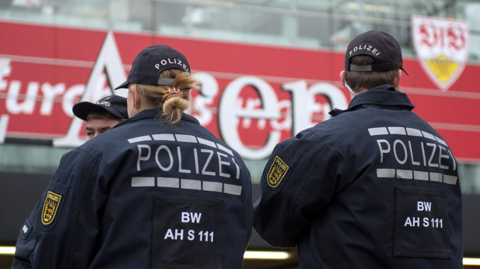 Auto sulla folla a Stoccarda, feriti. 'Fermato l'autista'