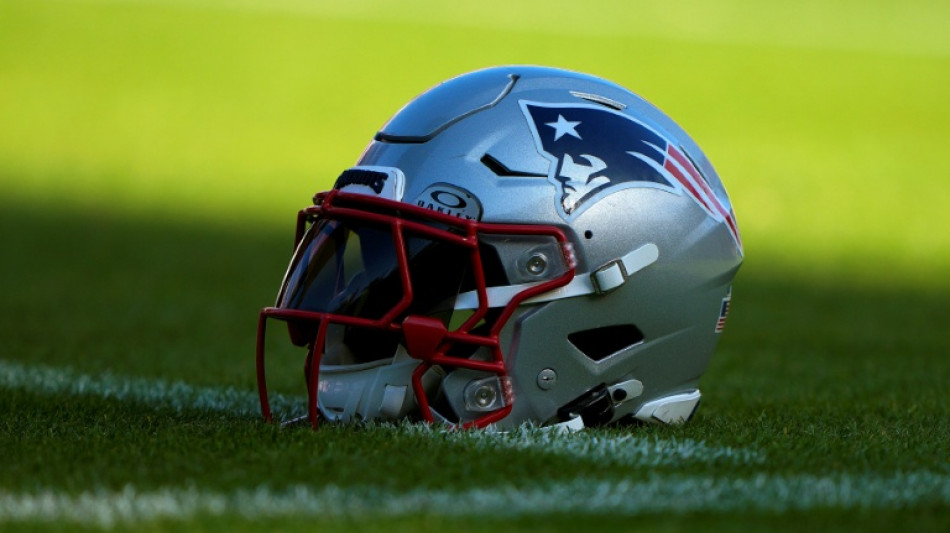  Grass v artificial turf: Super Bowl players speak out 