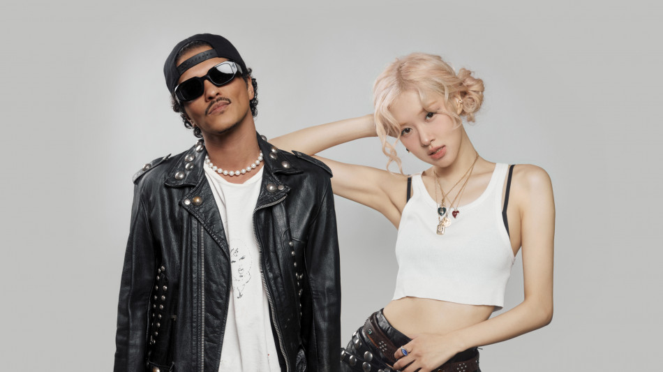 Ros&egrave; e Bruno Mars in vetta alla Global Spotify con Apt