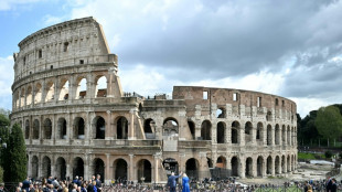 Charles et Camilla posent devant le Colisée, monument symbole de Rome