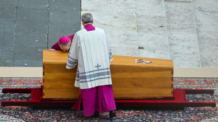 El m&aacute;s cercano colaborador de Benedicto XVI se explaya sobre las tensiones con Francisco