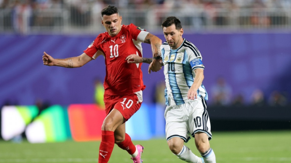  Xhaka e Embolo s&atilde;o liberados para voltar &agrave; sele&ccedil;&atilde;o su&iacute;&ccedil;a ap&oacute;s caso de certificados falsos de covid 