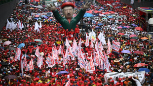 Maduro mant&eacute;m sal&aacute;rio m&iacute;nimo congelado, mas eleva renda b&aacute;sica  na Venezuela com b&ocirc;nus