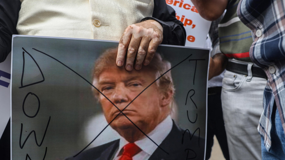 Trump attacca ancora l'India, 'fa pi&ugrave; affari con la Russia'