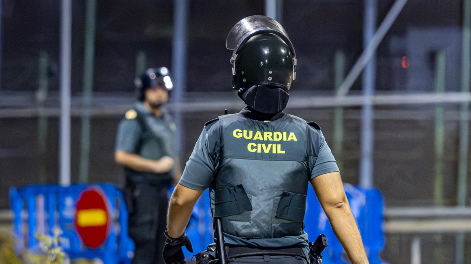  Prefetto Ceuta, oltre 3mila uomini inviati da Madrid per l'ondata migratoria 