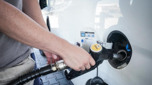 Staffetta, prezzo benzina self cala sotto 1,7 euro