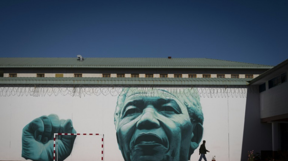 Dez anos ap&oacute;s a morte de Mandela, &Aacute;frica do Sul debate e tenta superar seu legado