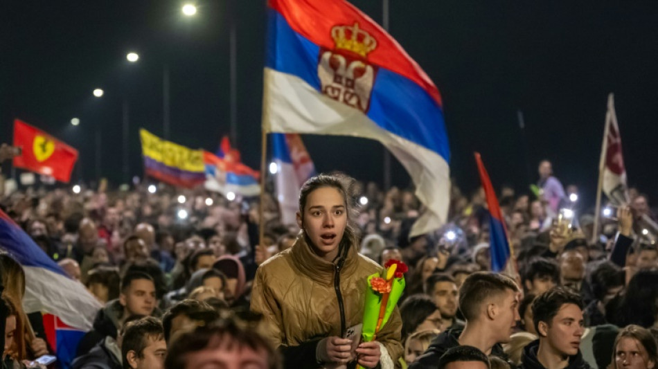 Des dizaines de milliers de manifestants en Serbie  en m&eacute;moire des victimes de la gare de Novi Sad
