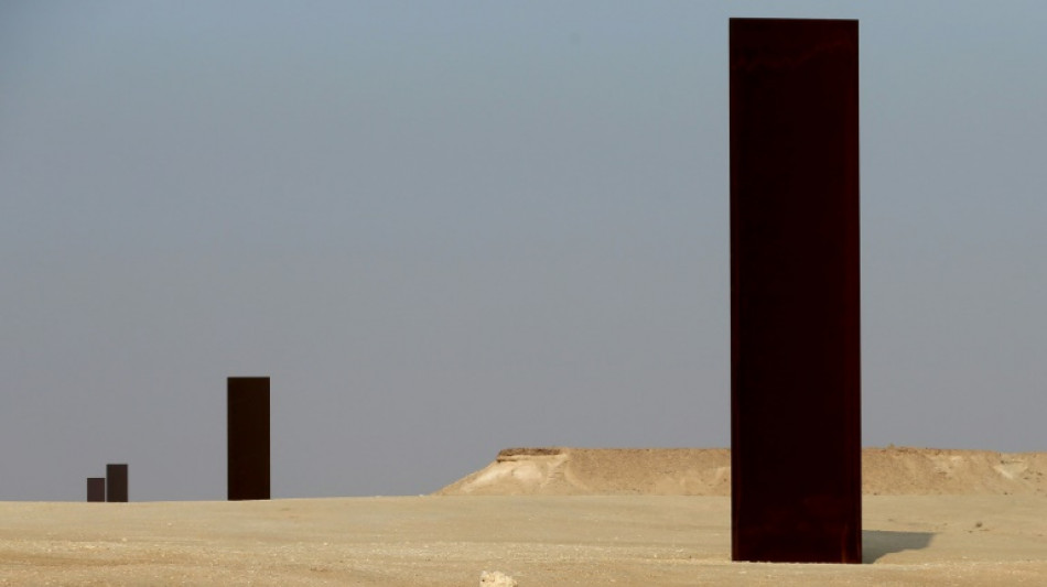 Dans le d&eacute;sert du Qatar, oeuvre d'art cherche visiteurs d&eacute;sesp&eacute;r&eacute;ment