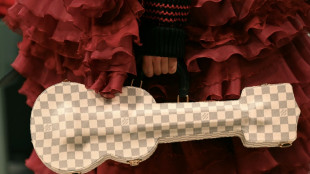 Louis Vuitton faz desfile em Paris dedicado &agrave; viagem