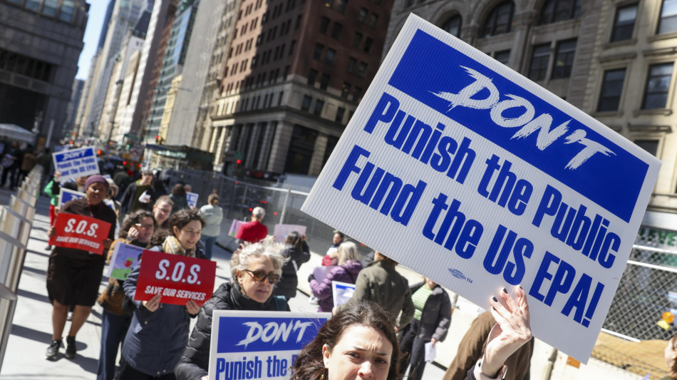 Giudice Usa sospende licenziamenti federali, 'tocca a Congresso'