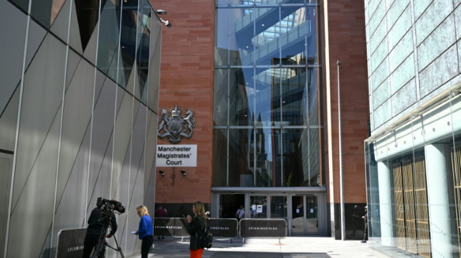 El cantante Chris Brown, acusado de agresión en Reino Unido, permanecerá detenido hasta mediados de junio